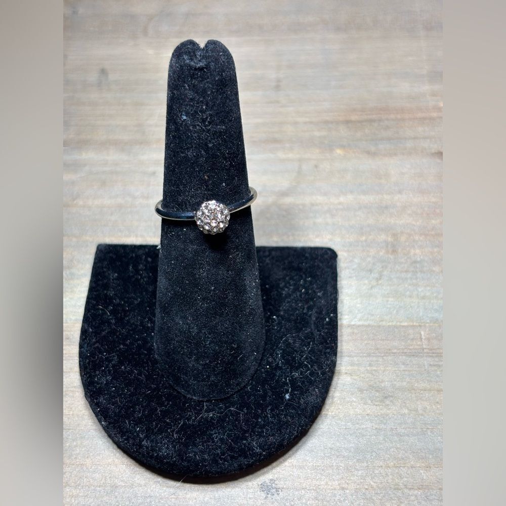 New! Gemstone Cluster Fashion Silver Tone Ring Size 6.5 Costume Jewelry Hypoalle